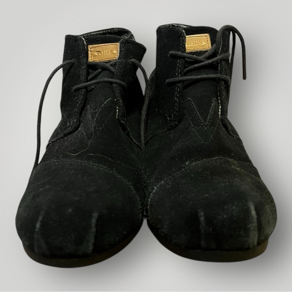 TOMS Black Suede Lace-Up Boots – Minimalist, Comfy & Everyday Cool - Picture 2 of 4